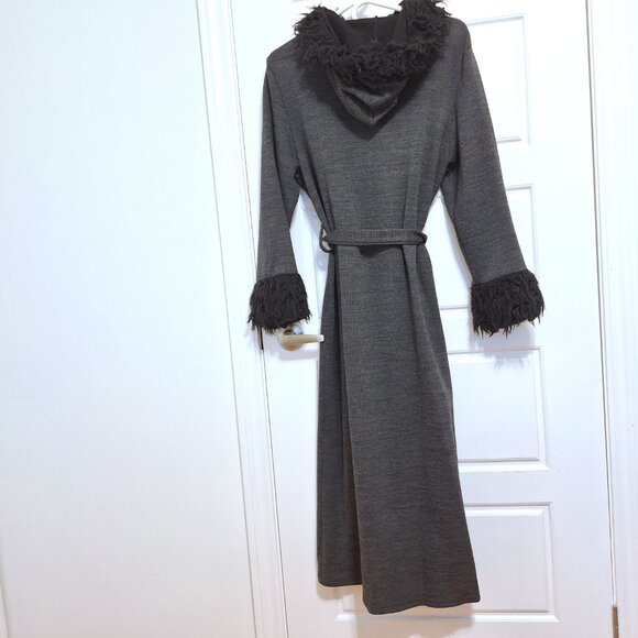 Made in Italy Very long dark grey sweater coat with hoody and faux fur trims - Picture 3 of 16